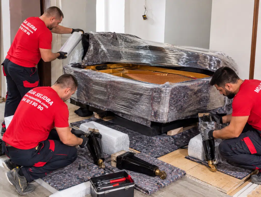 Demontaža koncertnog klavira pre selidbe i transporta