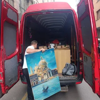 Naša kombi vozila idealna su za prevoz stvari iz stanova, garsonjera i poslovnih prostora. Ekipa Moja Selidba obavlja utovar, transport i istovar uz maksi…
