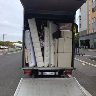 Selidbe stanova u Beogradu organizujemo brzo, pažljivo i profesionalno. Iskusni radnici obavljaju utovar, transport, istovar, demontažu i montažu nameštaj…
