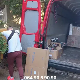 Teške ormare, krevete, uređaje i kabasti nameštaj prepustite našim radnicima. Moja Selidba obezbeđuje iskusnu ekipu za iznošenje, unošenje, utovar i istov…